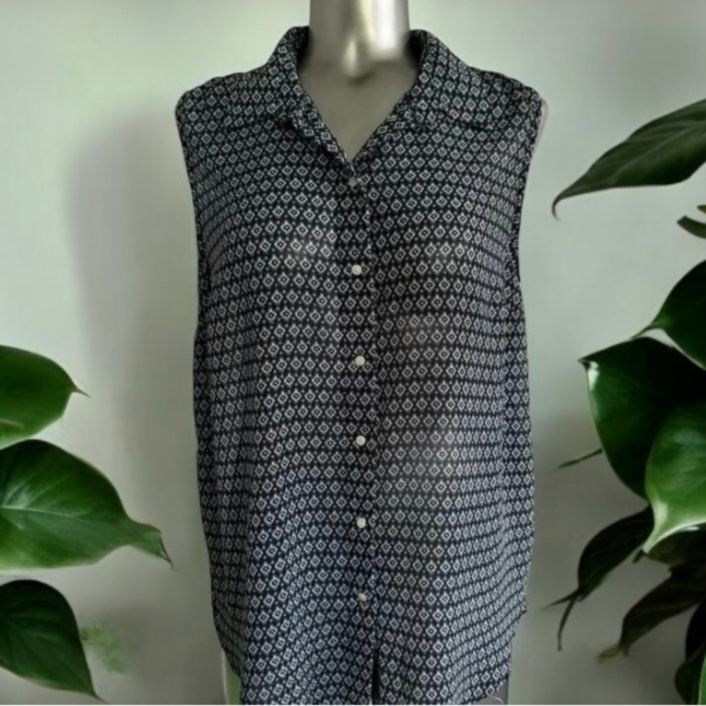 Free | H&M Sleeveless Blouse
